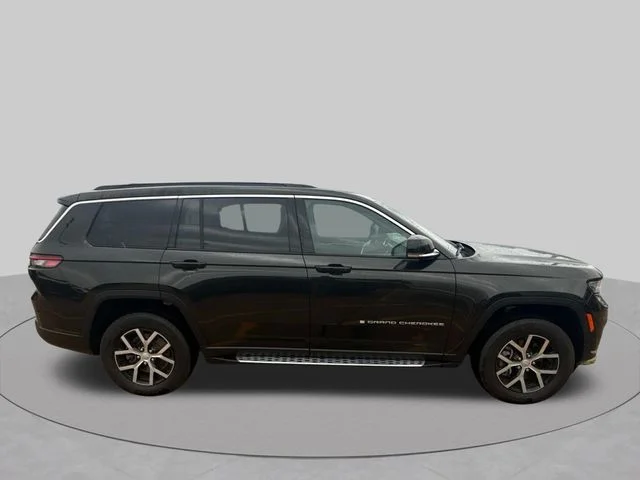Used 2024 Gray Jeep Limited image 10