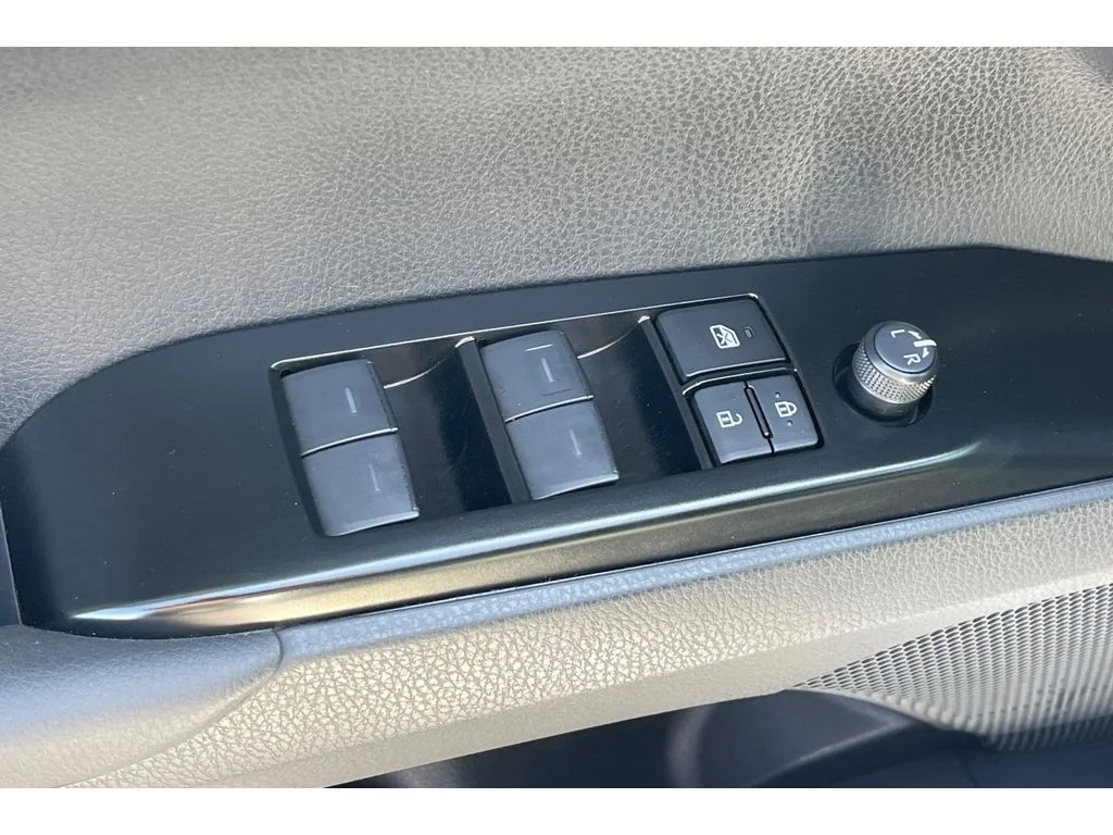 Used 2025 Ice Cap Toyota SE image 13