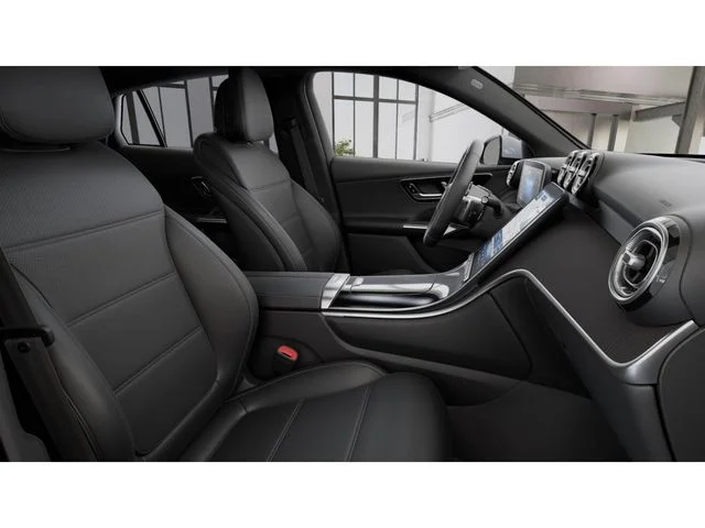 New 2027 White Mercedes-Benz GLC 300 image 4