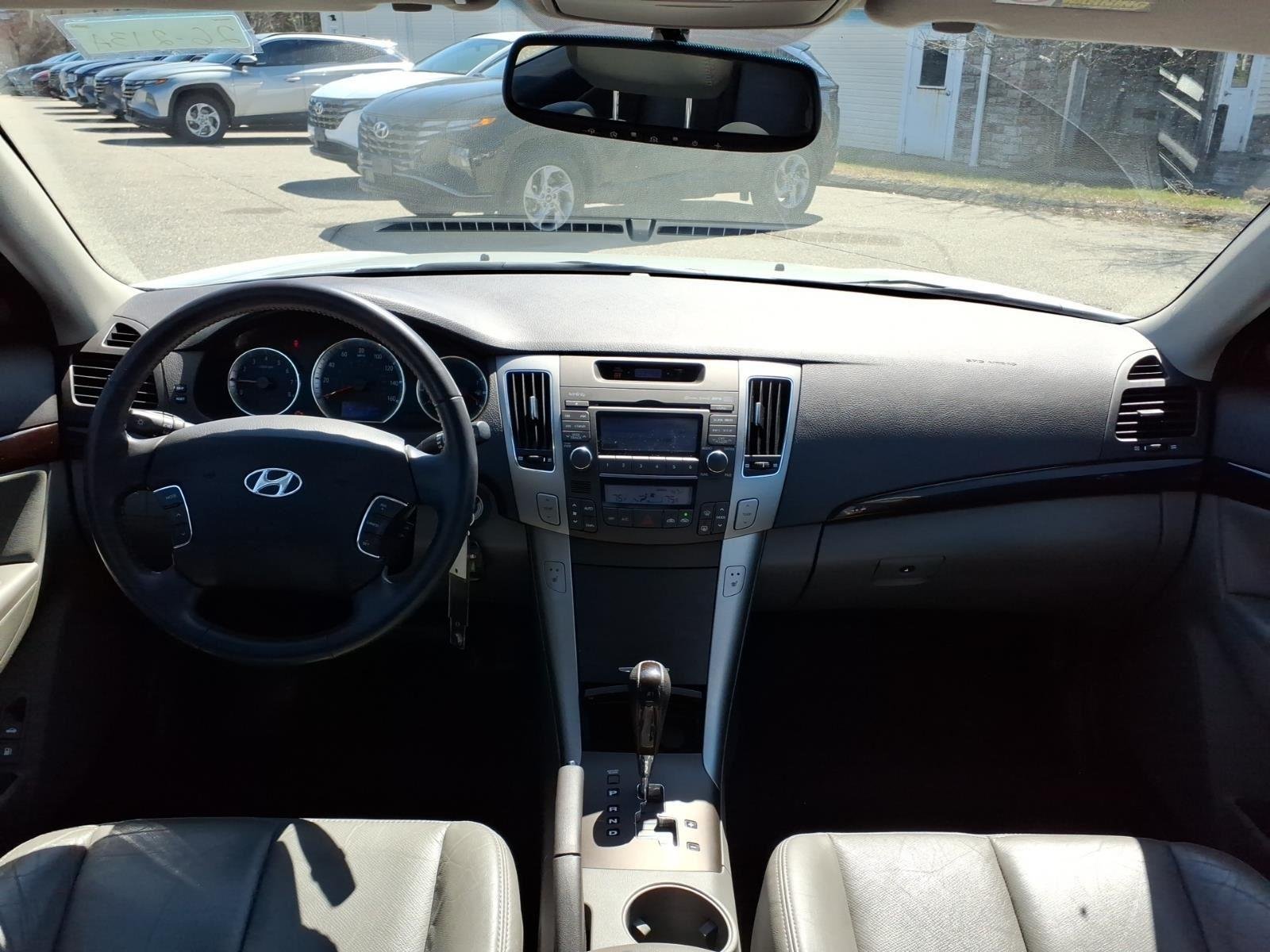 Used 2009 Bright Silver Hyundai Limited image 15