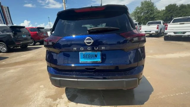 2025 Nissan Rogue SV - Photo 7