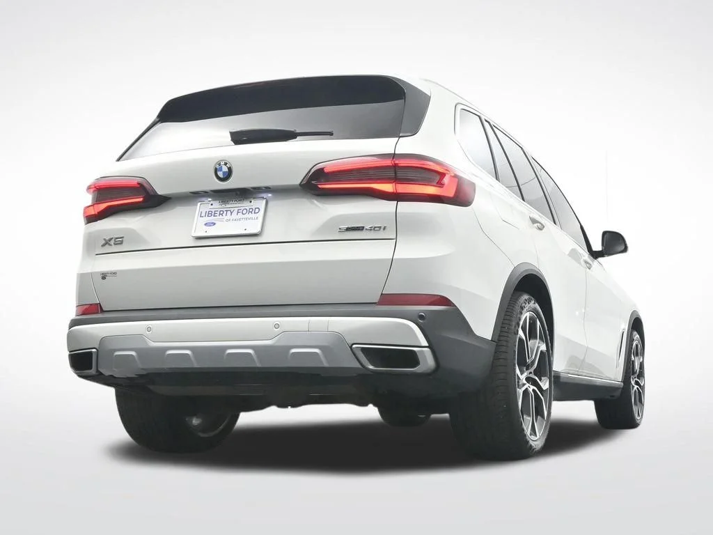 Used 2022 White BMW sDrive40i image 37