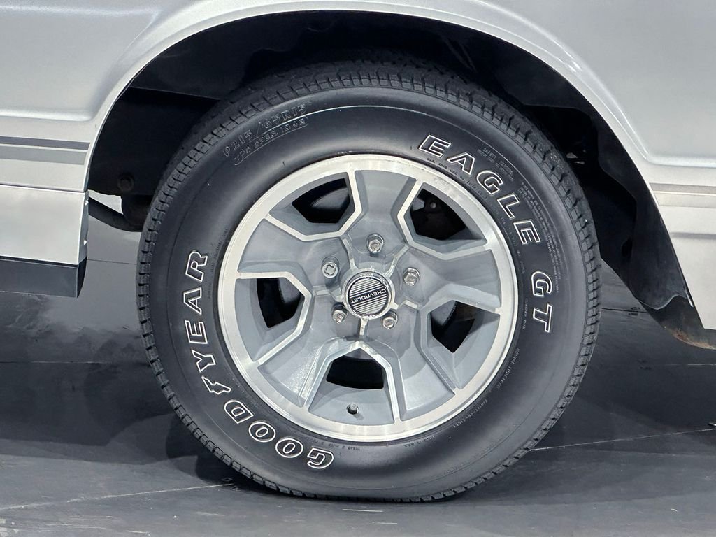 Used 1987 Gray Chevrolet  image 13