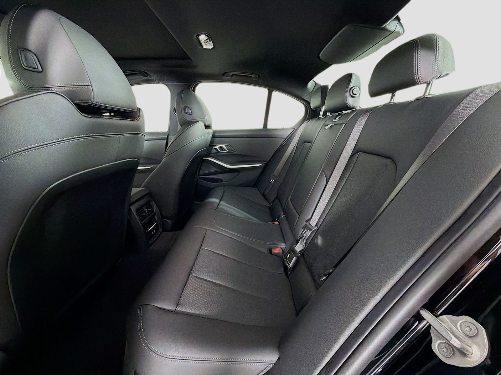 New 2026 Black Sapphire Metallic BMW 330i image 25