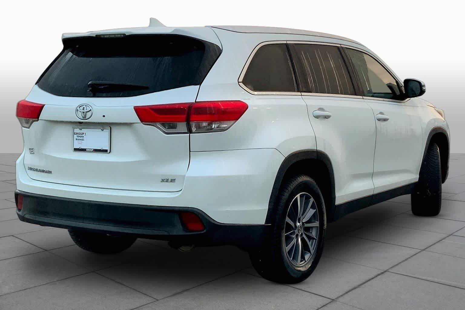 Used 2019 Blizzard Pearl Toyota XLE image 10