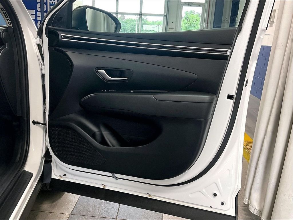 Used 2023 White Hyundai SEL image 12