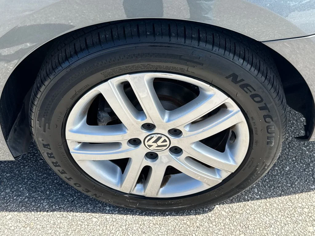 Certified Used 2017 Gray Volkswagen 1.4T S image 11
