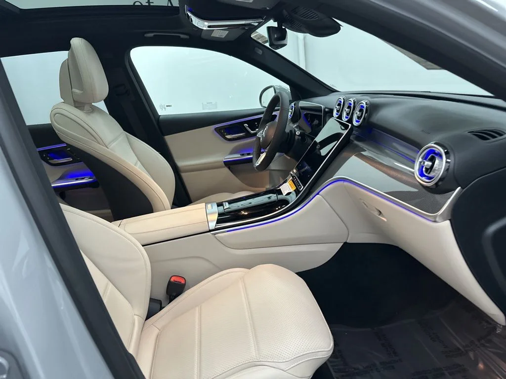 Used 2026 White Mercedes-Benz GLC 300 image 28