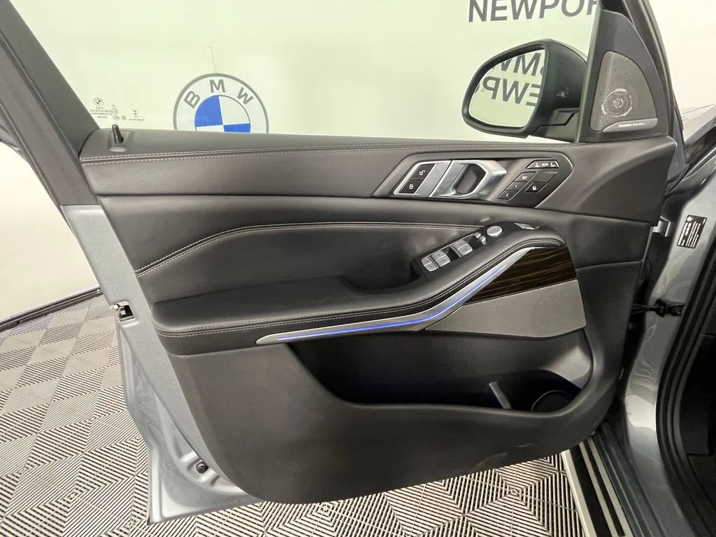 Used 2023 Skyscraper Grey Metallic BMW xDrive40i image 30