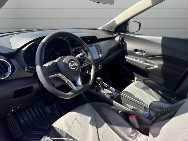 Used 2023 Gray Nissan SV image 9