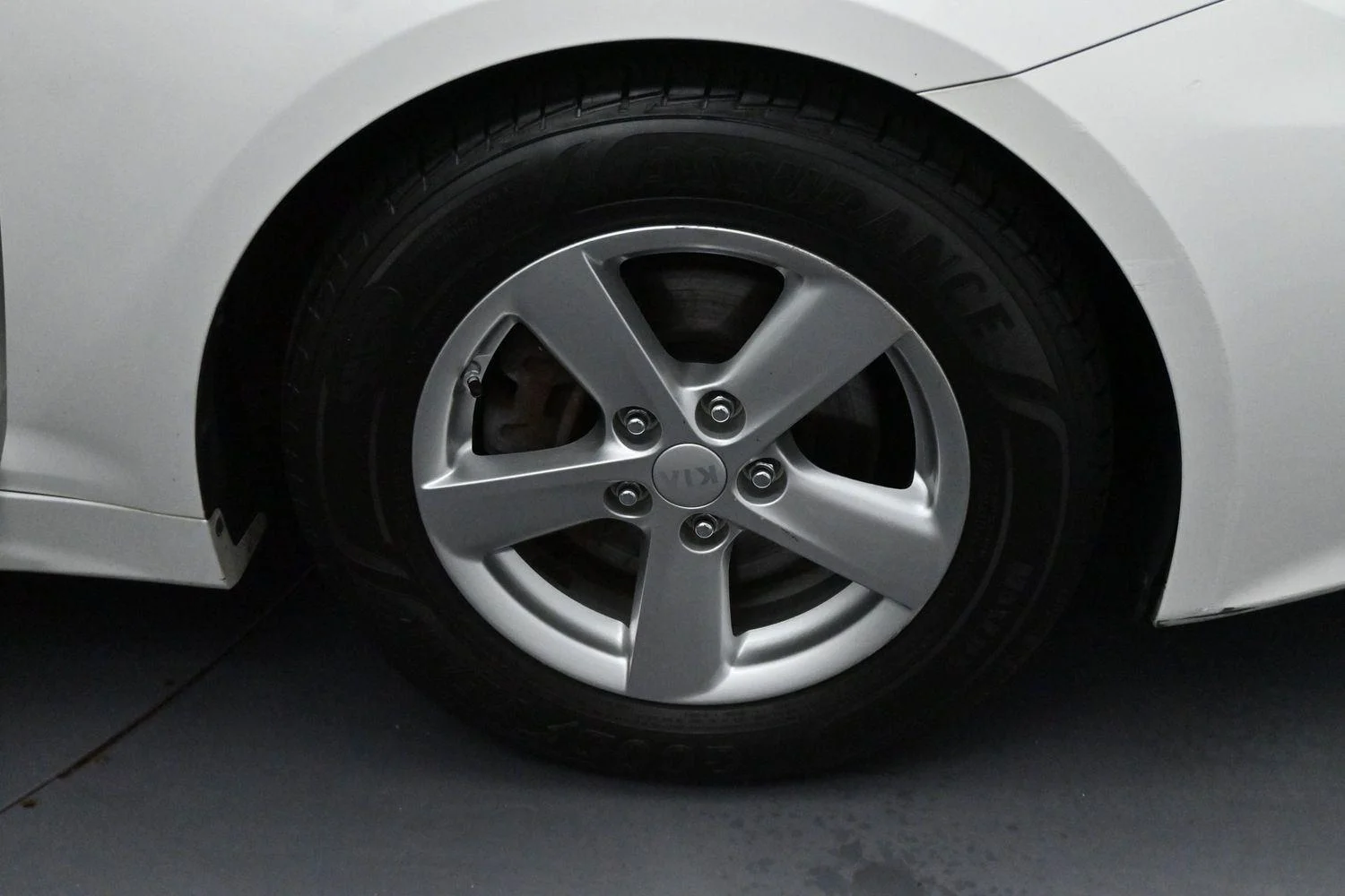 Used 2015 Snow White Pearl Kia LX image 31