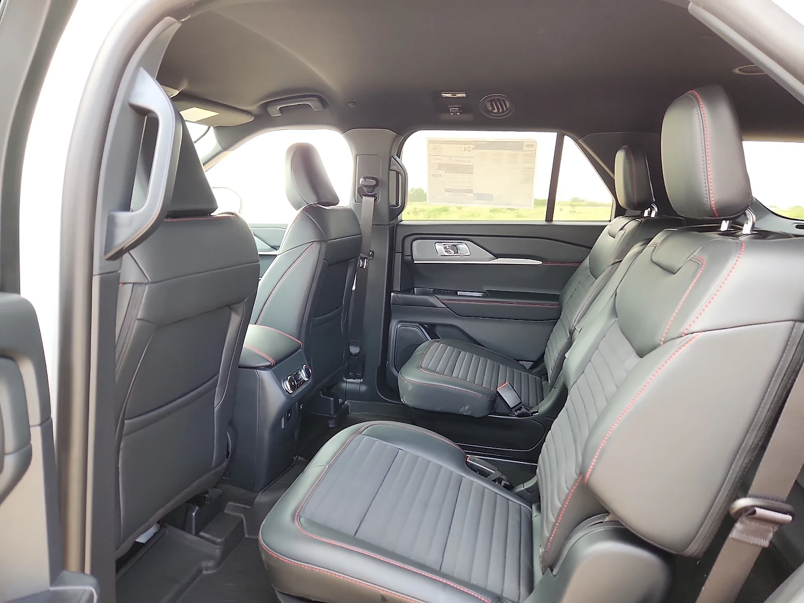 New 2026 Star White Metallic Tri-Coat Ford ST-Line image 18