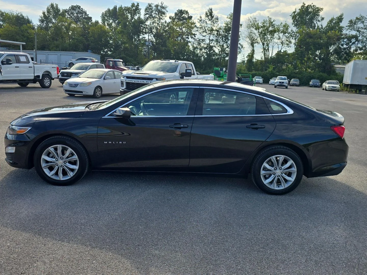 Used 2025 Mosaic Black Metallic Chevrolet LT image 6