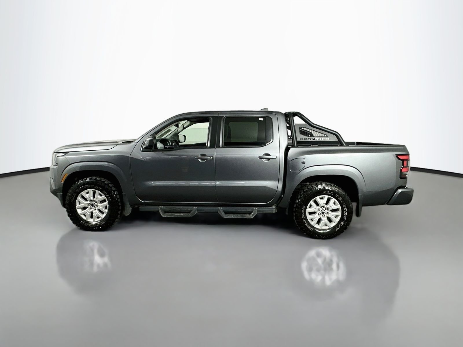 Used 2022 Gun Metallic Nissan SV image 3