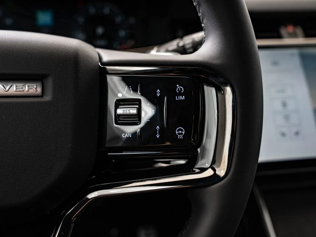 New 2026 Fuji White Land Rover Dynamic image 30