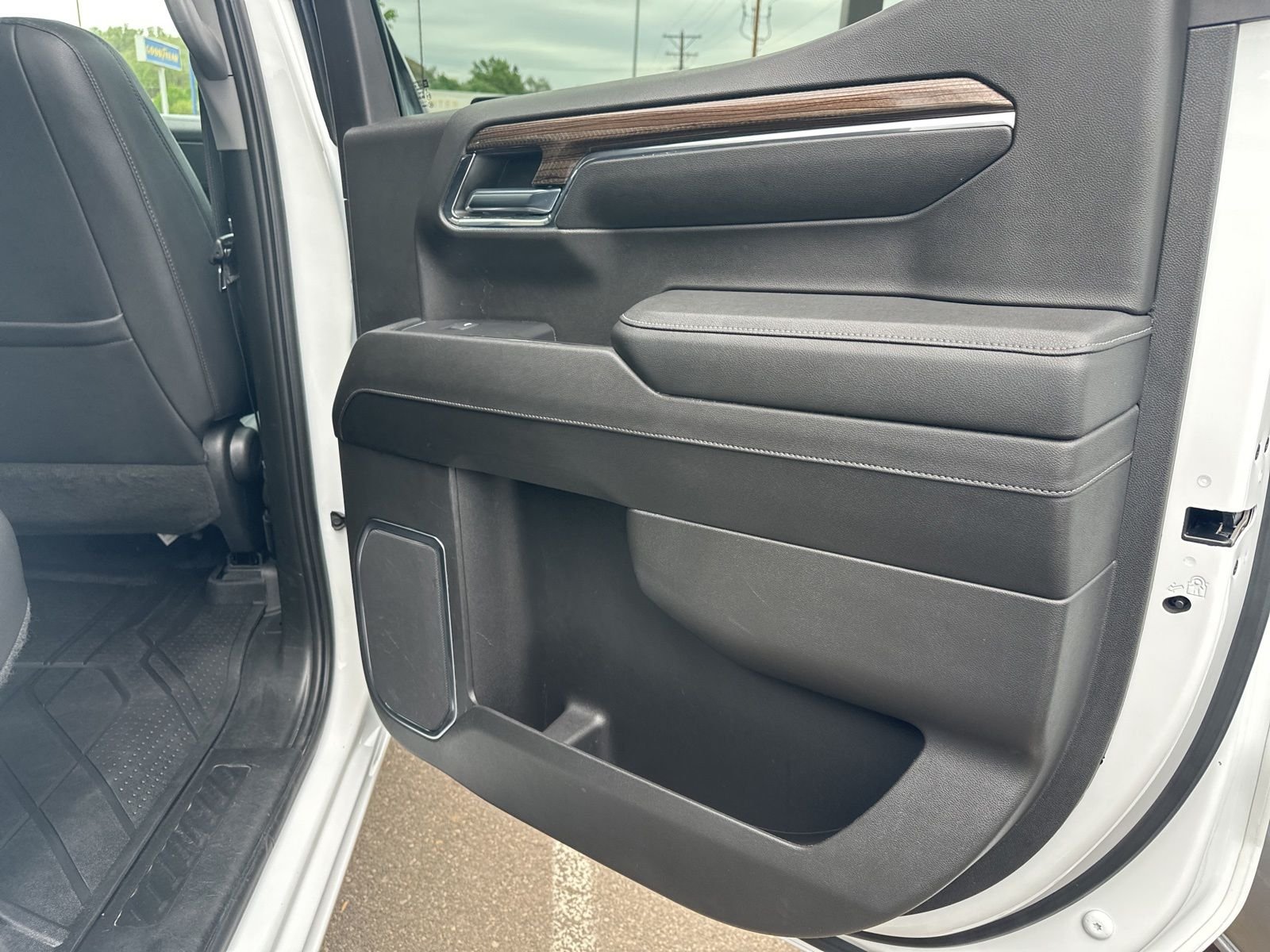 Used 2023 White Chevrolet LT image 32