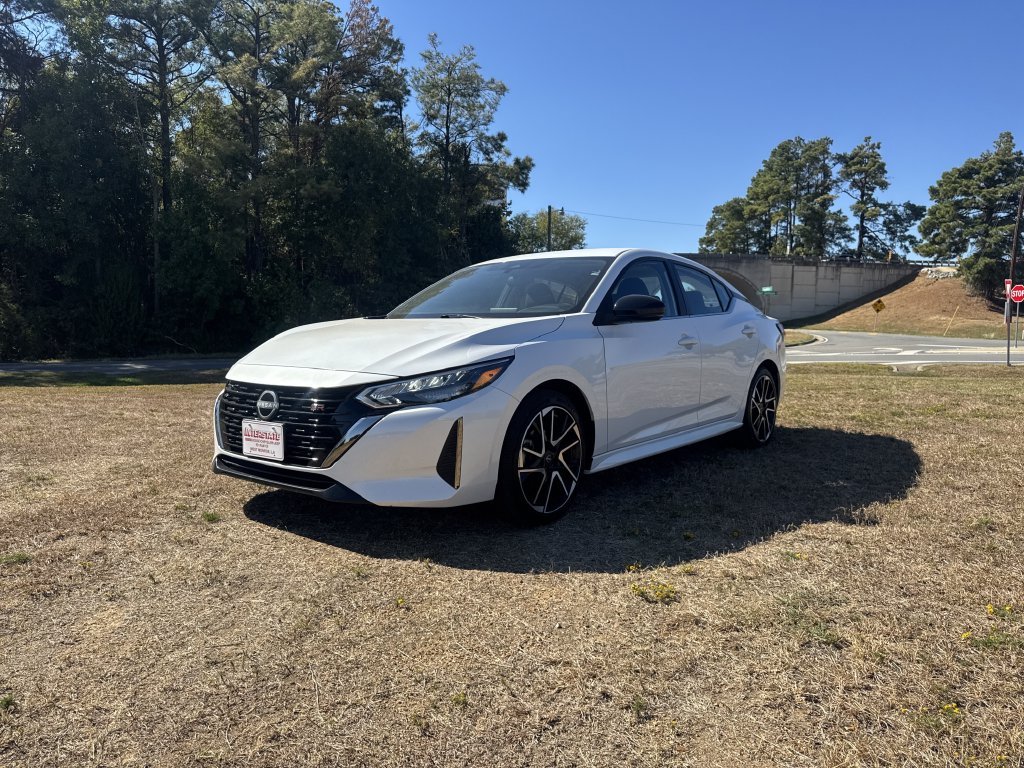 Used 2025 White Nissan SR image 1