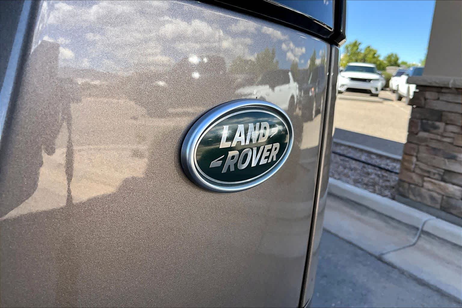 Used 2019 Kaikoura Stone Metallic Land Rover S image 31