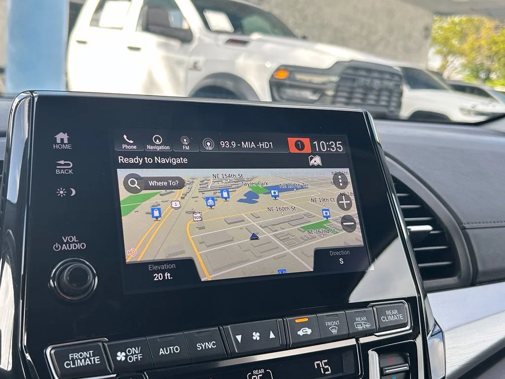 Used 2018 Silver Honda EX-L image 22