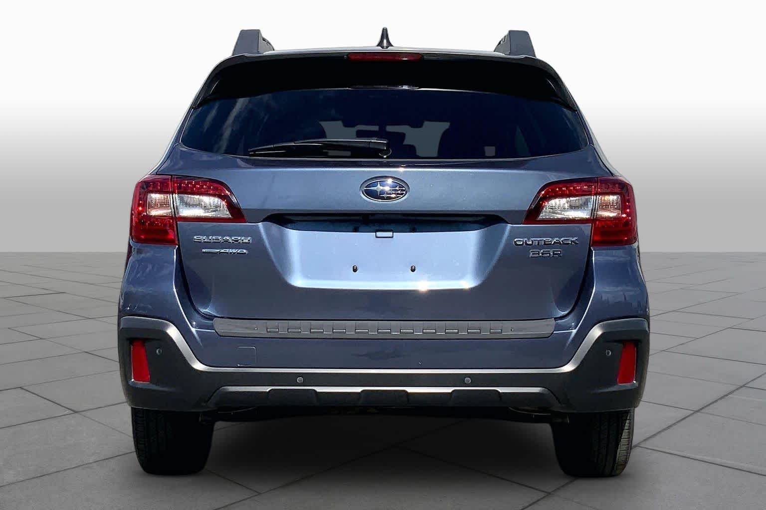 Used 2018 Twilight Blue Metallic Subaru Limited image 5