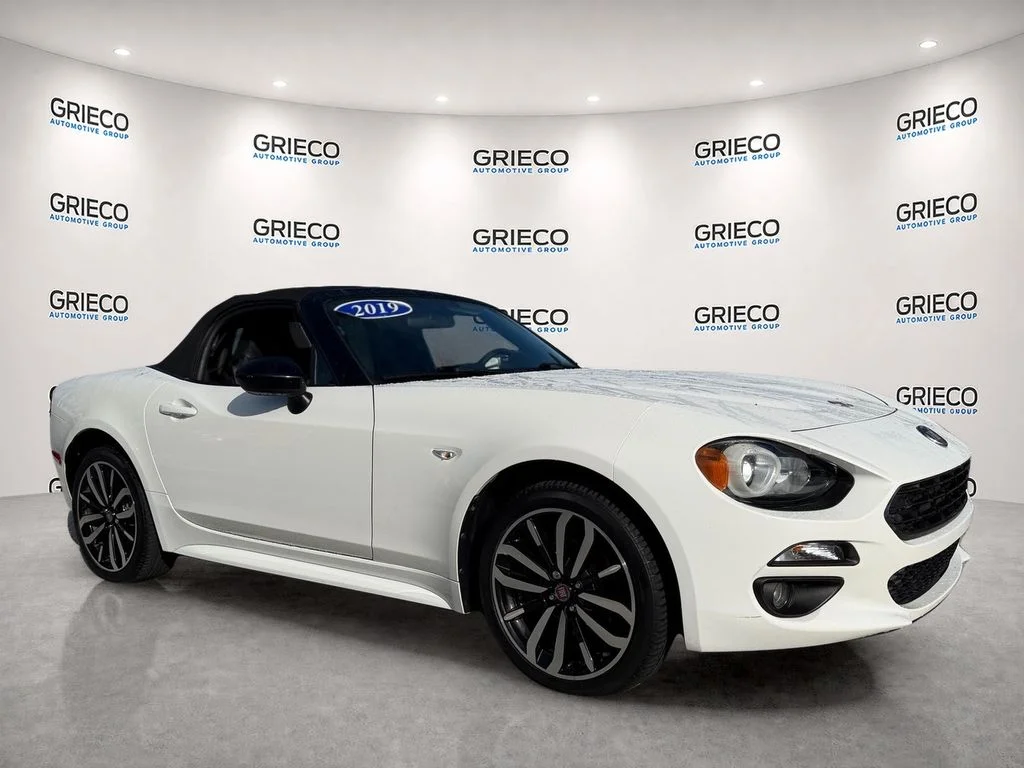 Used 2019 White FIAT Classica image 1