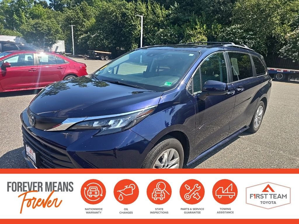 Used 2024  Toyota XLE image 1