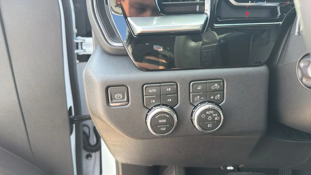 New 2026 White GMC SLT image 17
