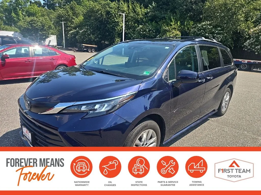 Used 2024  Toyota XLE image 1