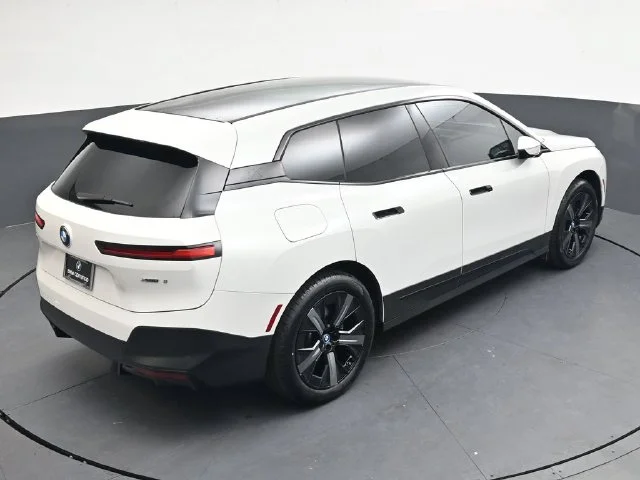Certified Used 2024 White/off-white BMW xDrive50 image 23