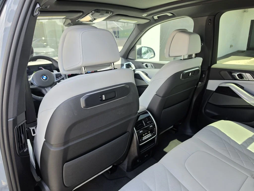 Used 2026 Gray BMW sDrive40i image 15