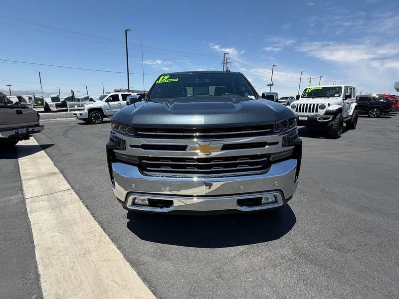 Used 2019 SHADOW GRAY METALLIC Chevrolet LTZ image 8
