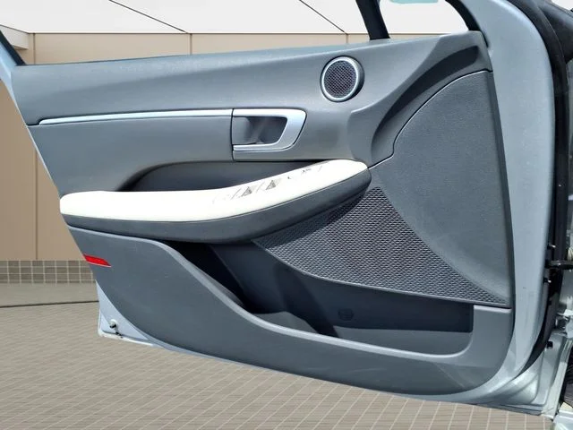 Used 2024 Silver Hyundai SEL image 30