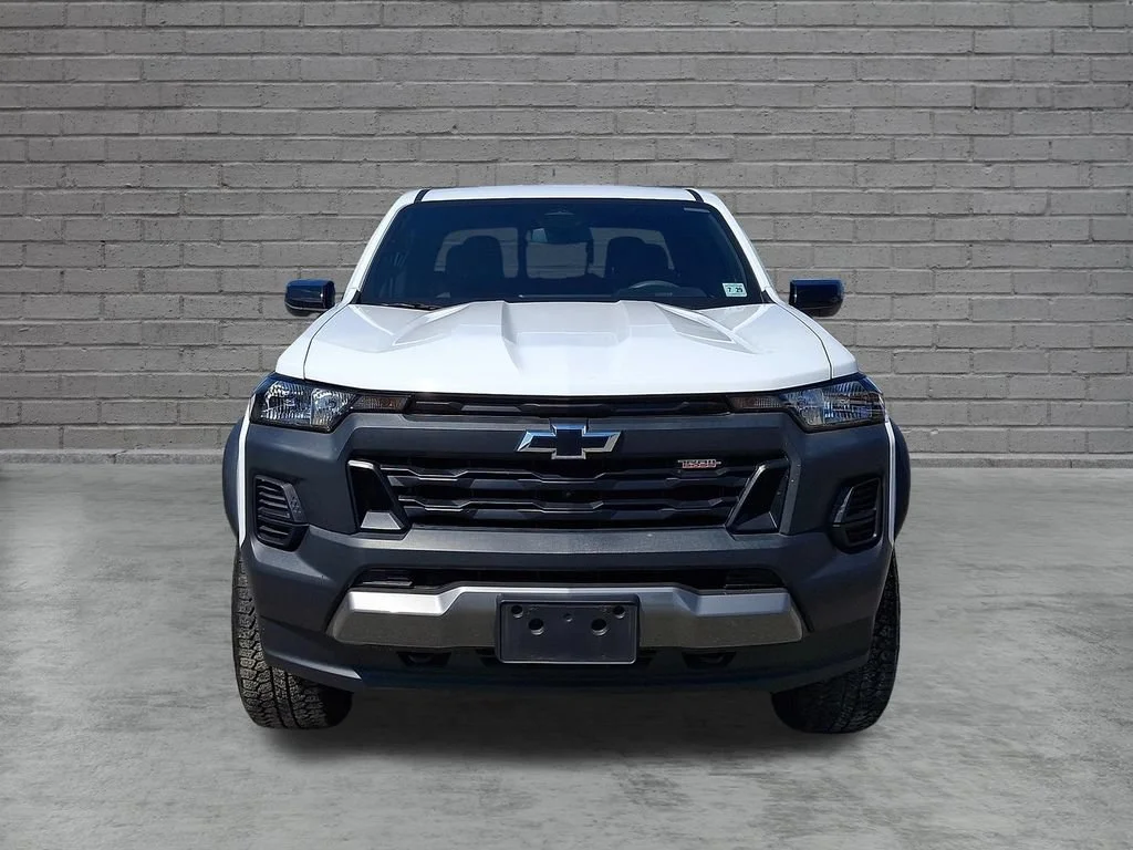 Used 2024 Summit White Chevrolet Trail Boss image 4