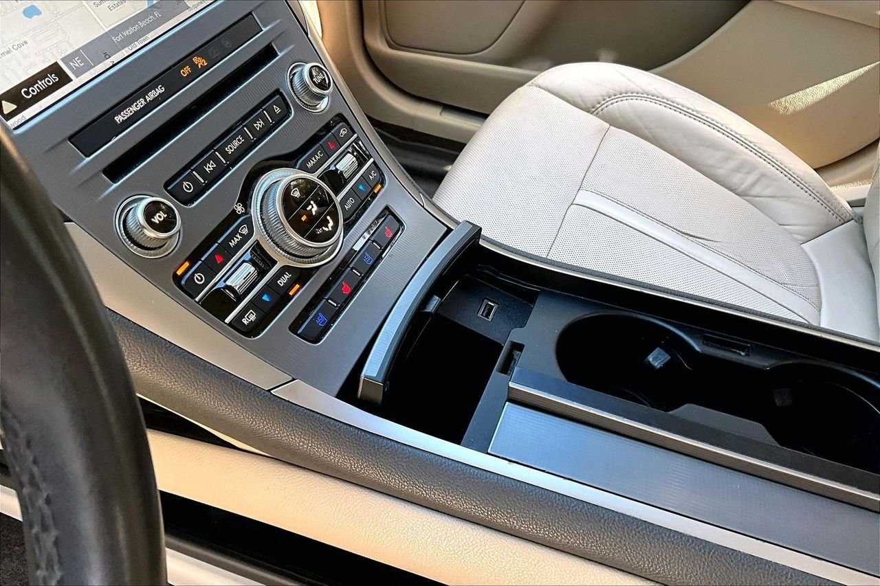 Used 2017 White Lincoln Reserve image 15
