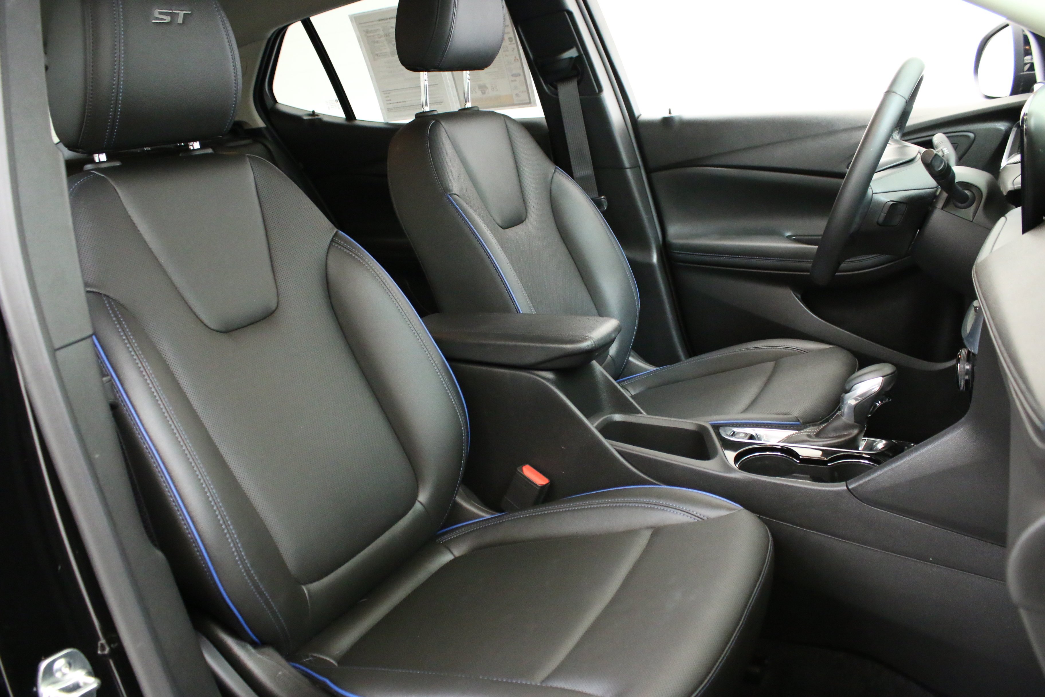 Used 2025 Ebony Twilight Metallic Buick Sport Touring image 28