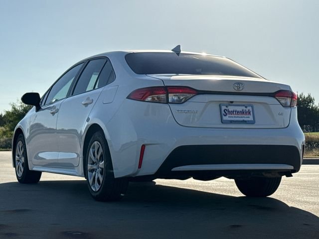 Used 2022 White Toyota LE image 6