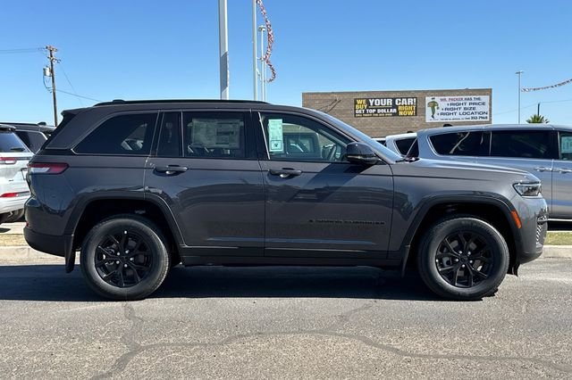 New 2026 Baltic Gray Metallic Clear-Coat Exterior Paint Jeep Laredo Altitude image 2