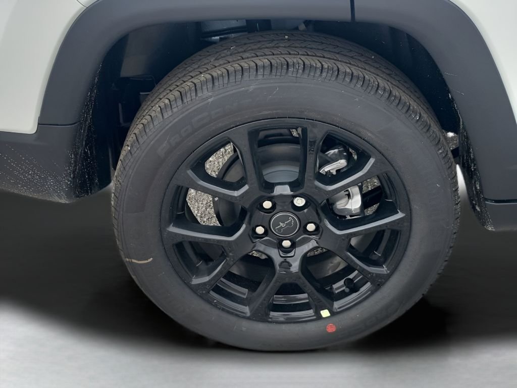 New 2026 Bright White Clear-Coat Exterior Paint Jeep Latitude image 19