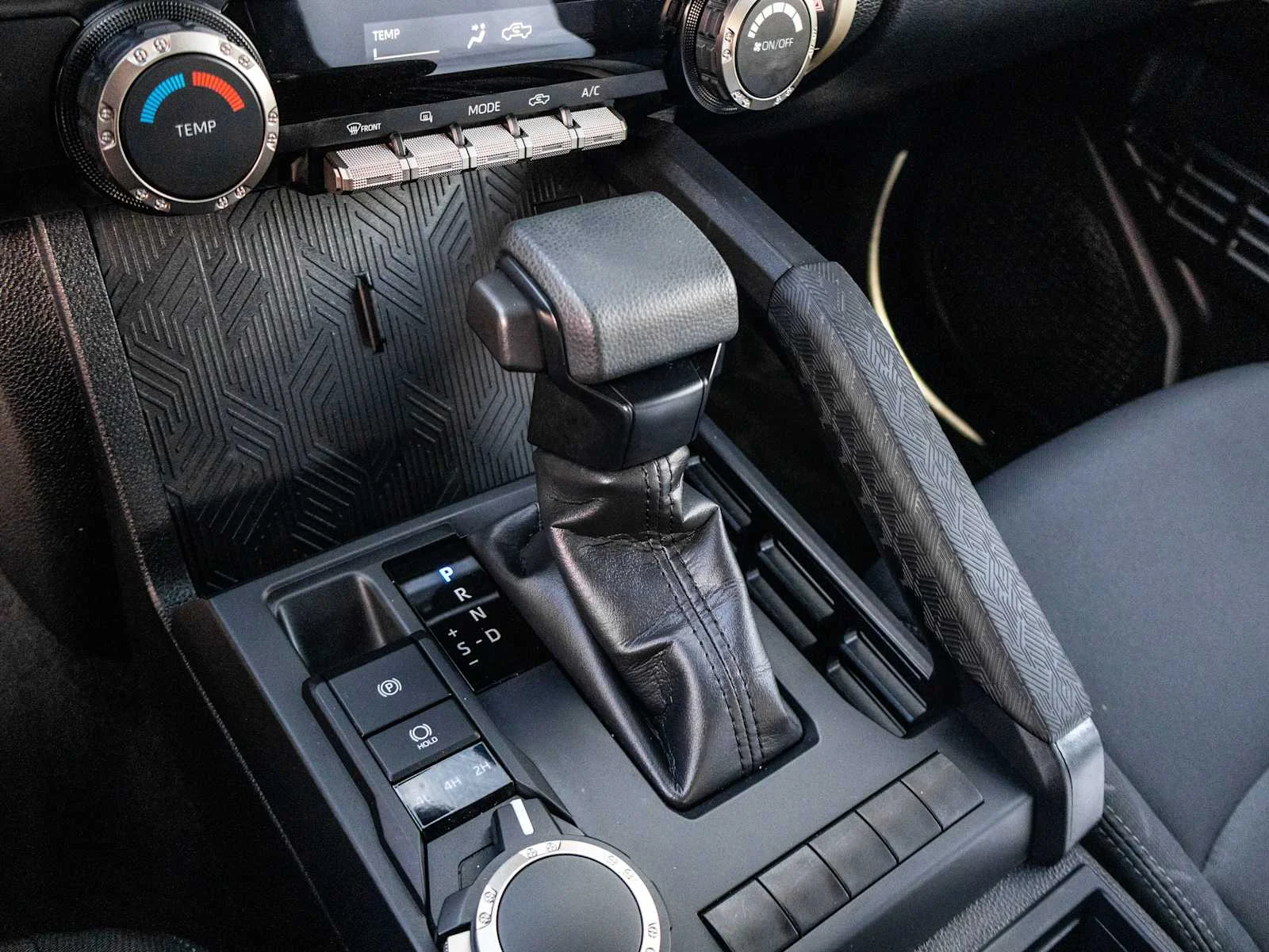 2025 Toyota Tacoma SR - Photo 28
