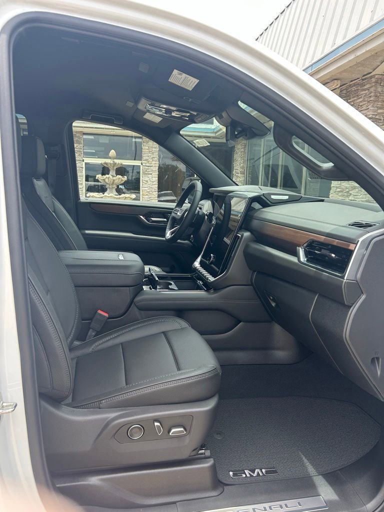 2026 GMC Yukon Denali - Photo 20