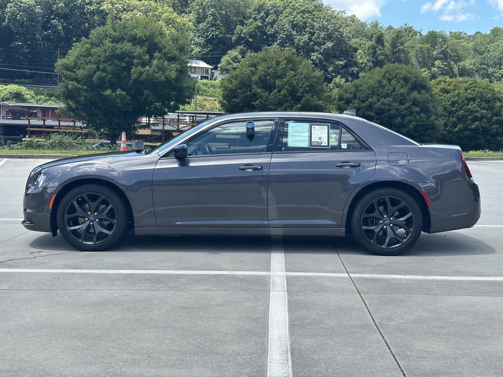 Used 2020 Granite Crystal Metallic Clearcoat Chrysler Touring image 4