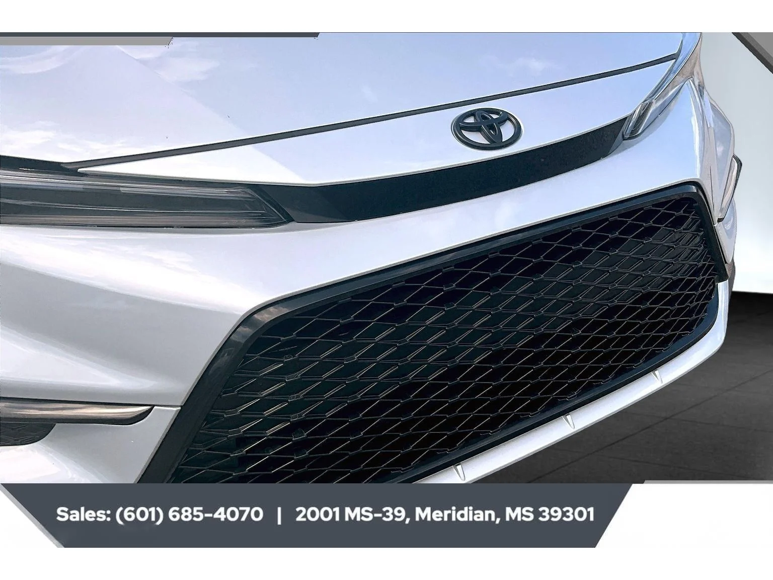 Used 2025 Classic Silver Metallic Toyota SE image 21