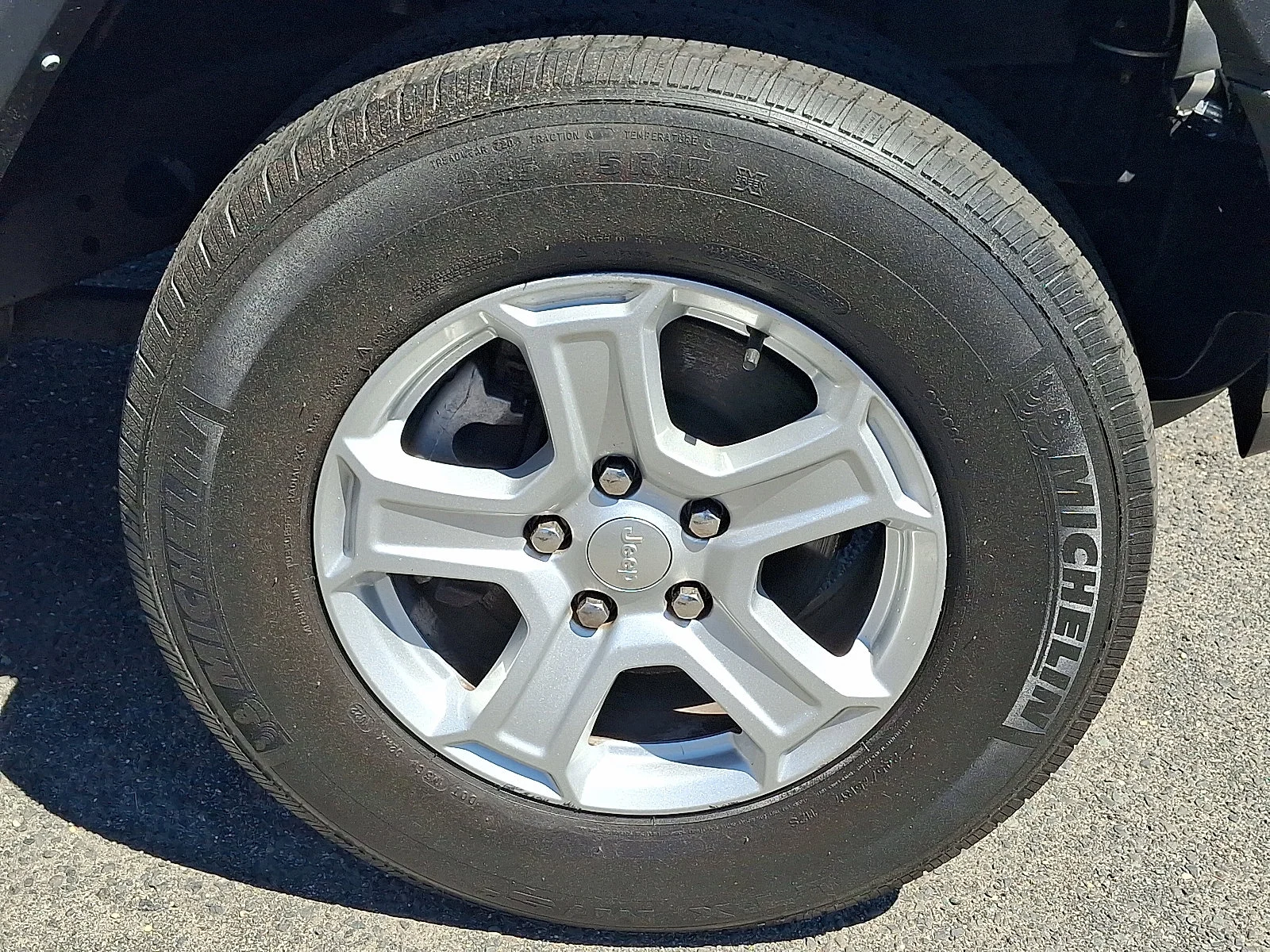 Used 2022 Bright White Clearcoat Jeep Unlimited Sport S image 9