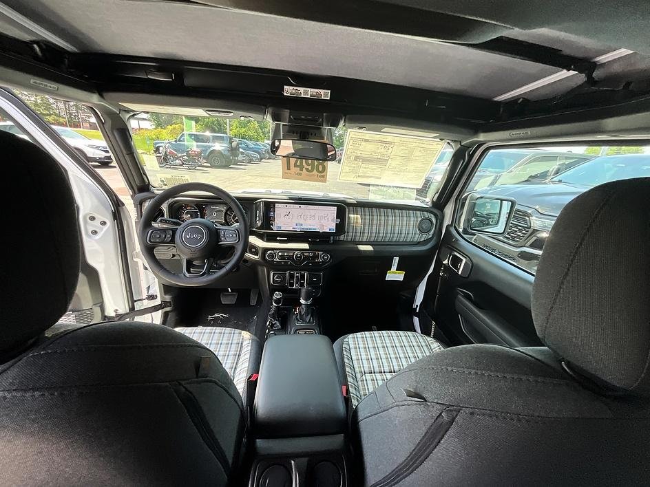 New 2026 Bright White Clearcoat Jeep 85th Anniversary Edition image 32