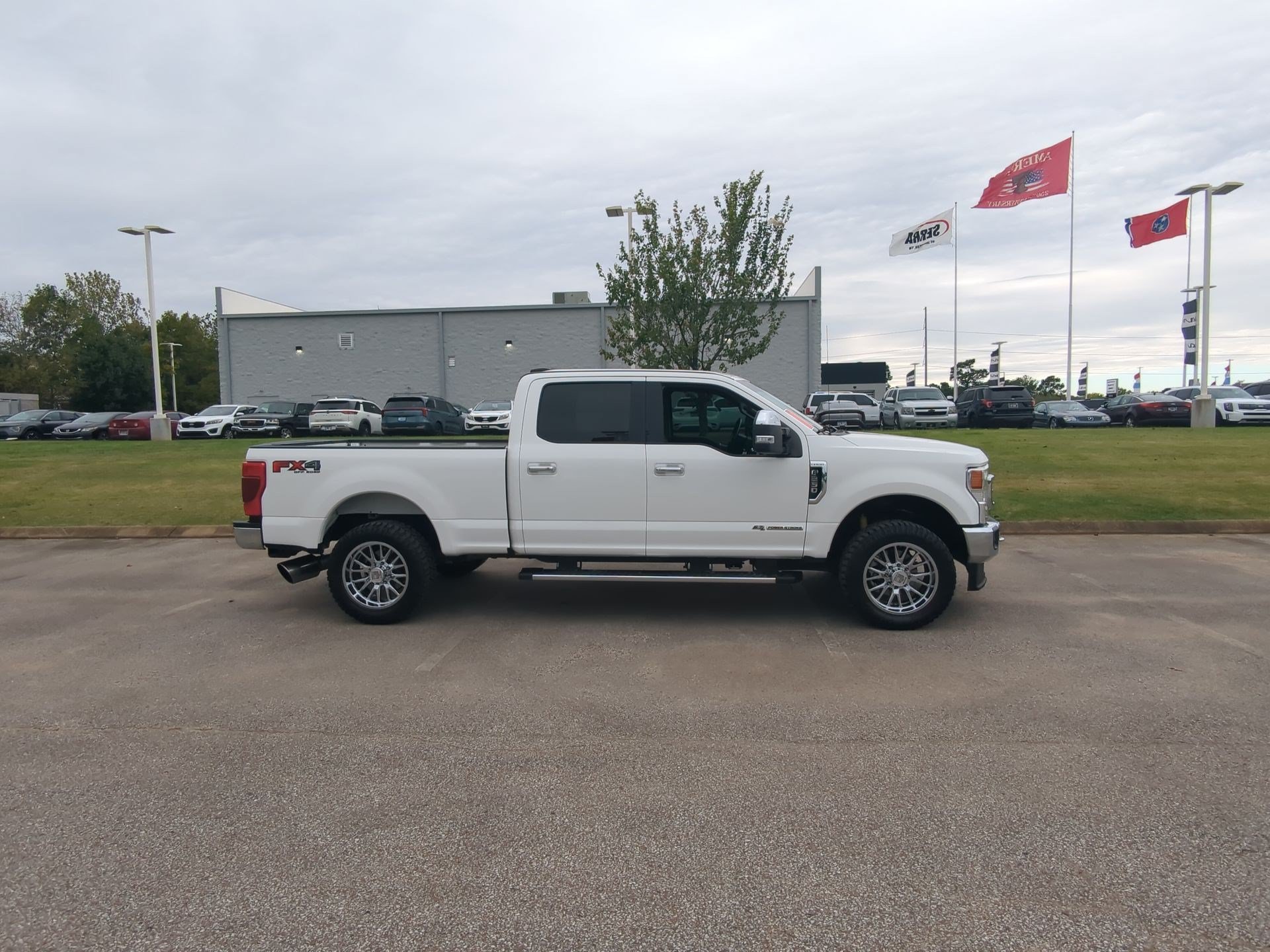 Used 2020 Star White Metallic Tri-Coat Ford LARIAT image 9