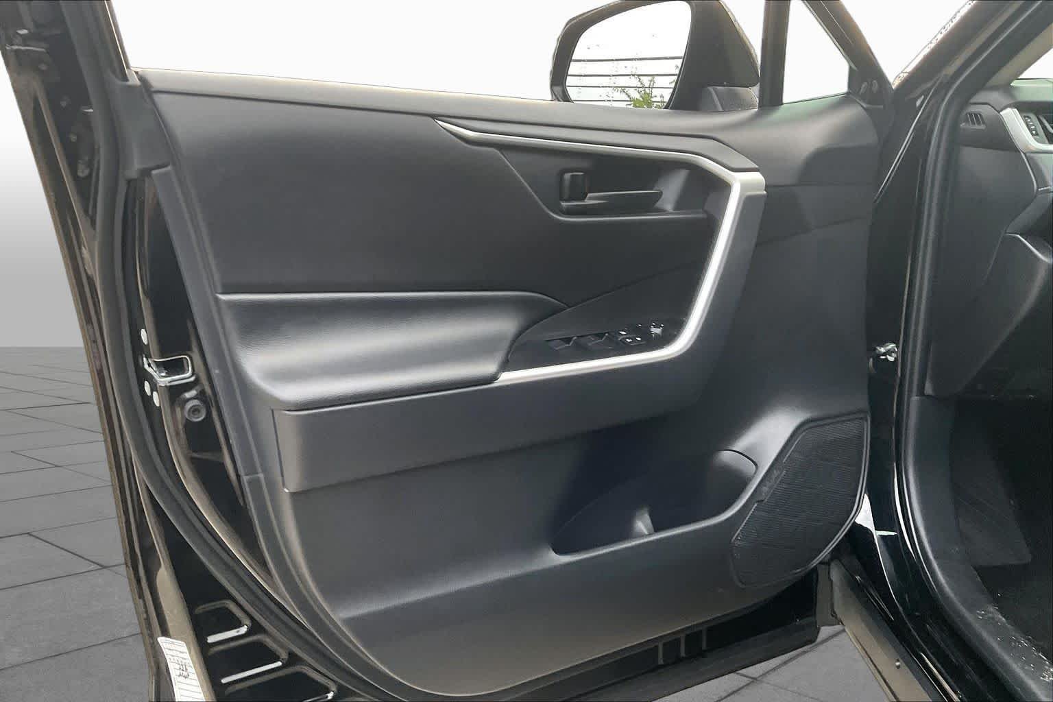 Used 2025 Midnight Black Metallic Toyota LE image 21