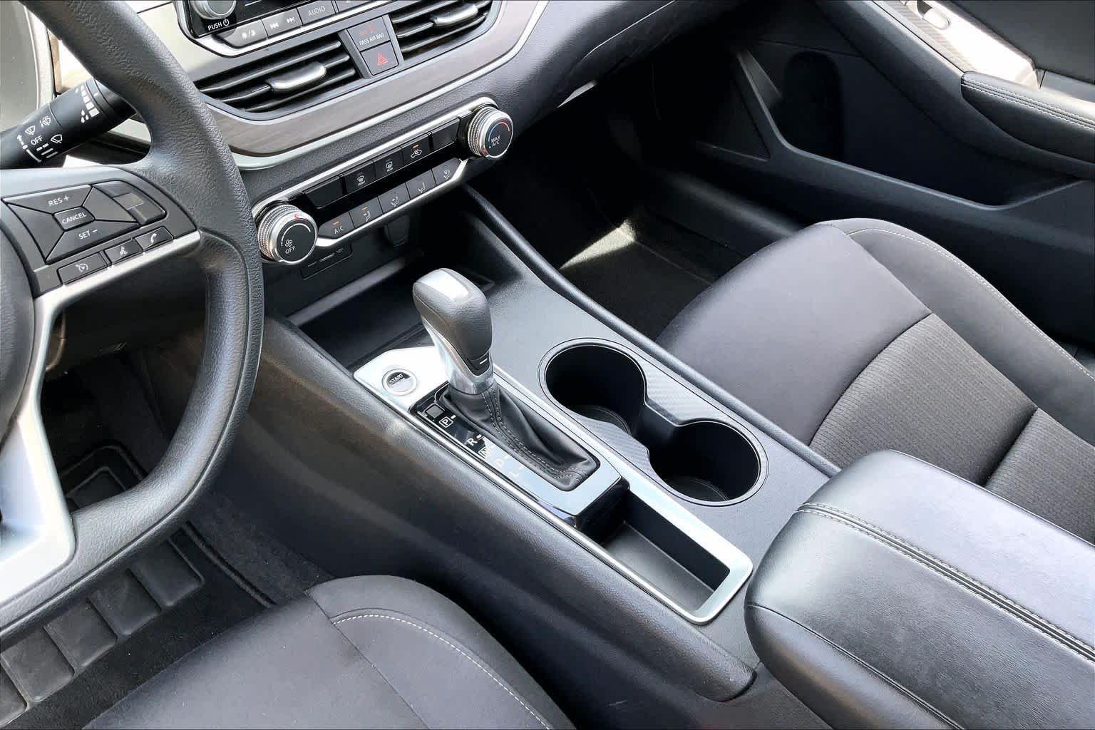 Used 2025 Super Black Nissan SV image 12