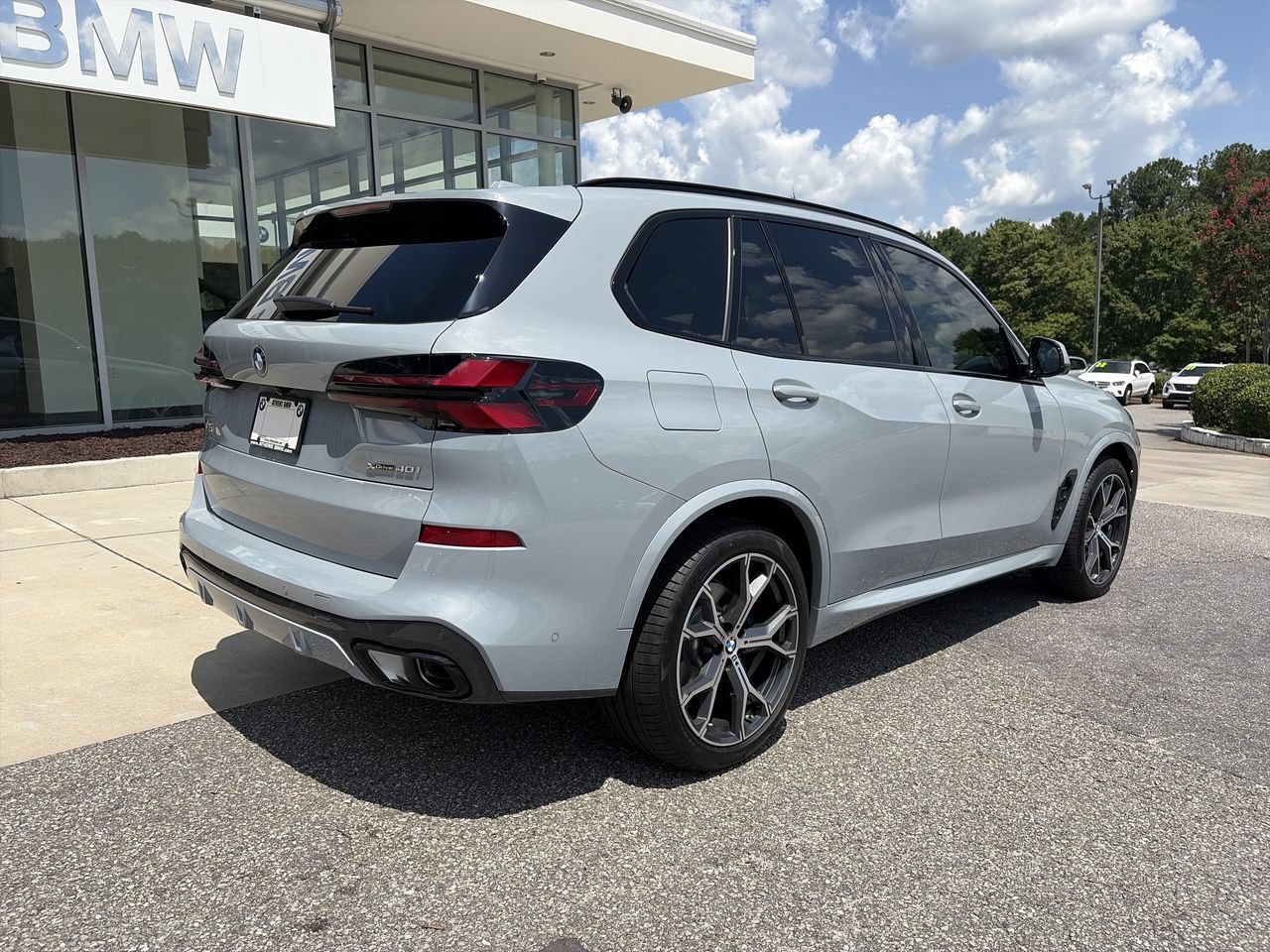 Used 2026 Brooklyn Grey Metallic BMW xDrive40i image 8