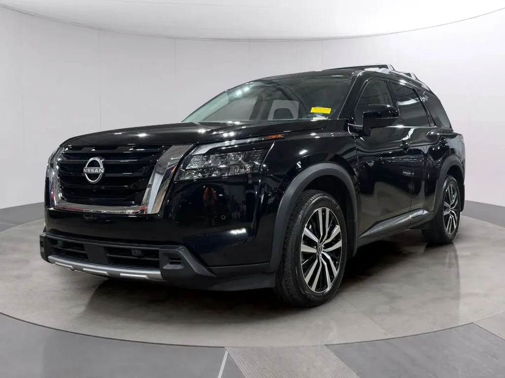 Used 2025 Black Nissan Platinum image 7