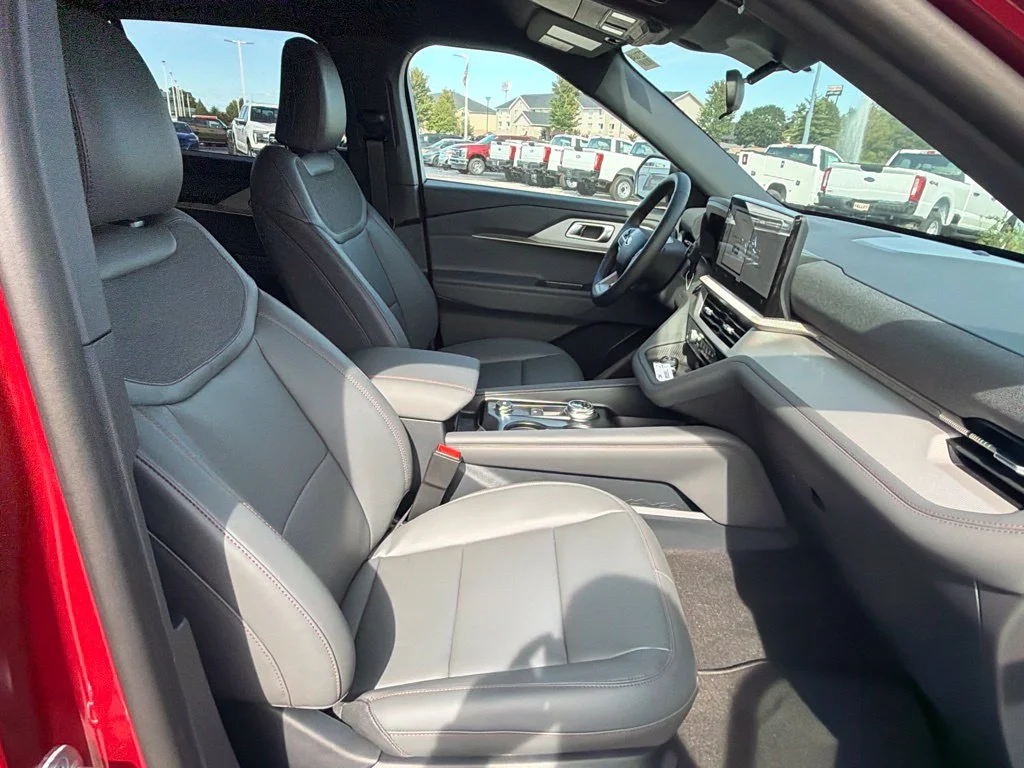 New 2027 Ruby Red Metallic Tinted Clearcoat Ford Active image 38